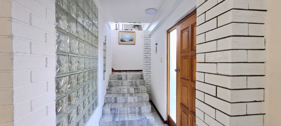 4 Bedroom Property for Sale in Sandbaai Western Cape